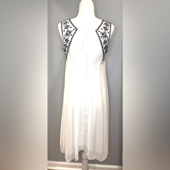 BCBGeneration Sheer, Flowing White Sleeveless Dress with Lining - Picture 6 of 13